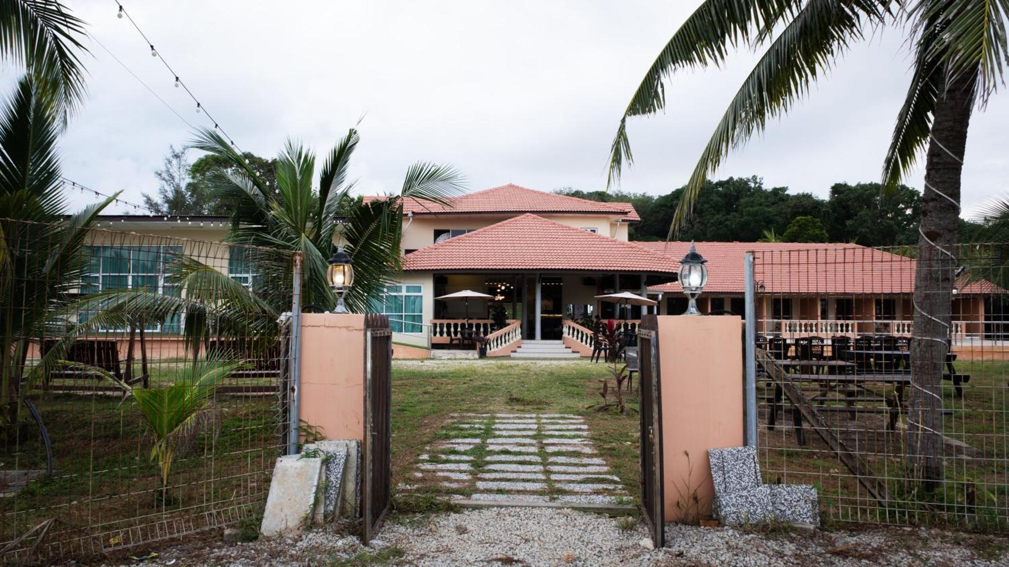 Blackstone Beach Resort Kuantan Kültér fotó